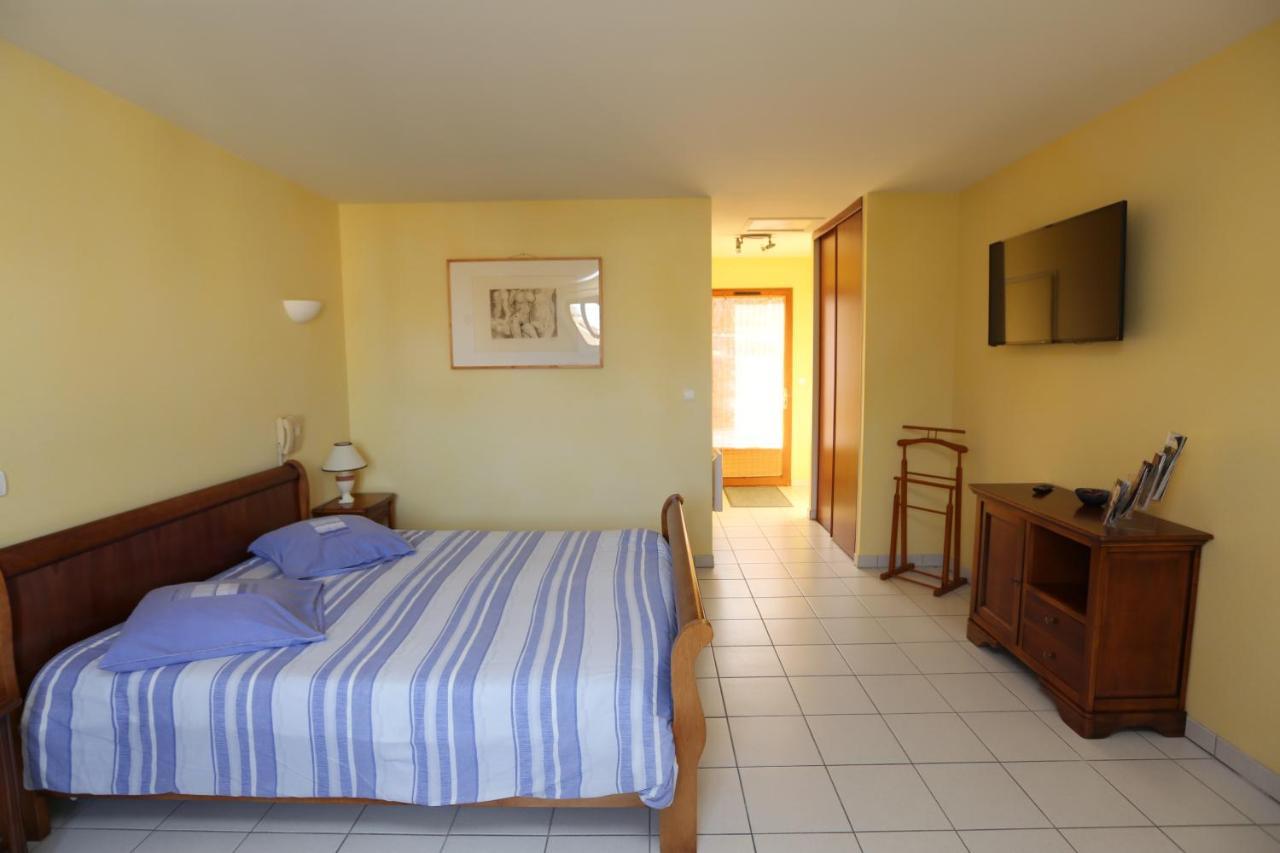 Hotel Le Relais Du Chateau Grignols  Exterior photo